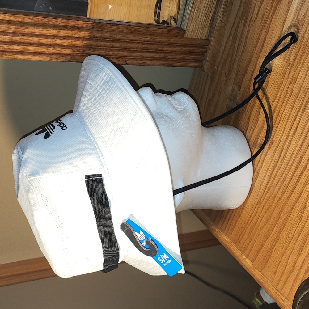 ADIDAS BUCKET HAT